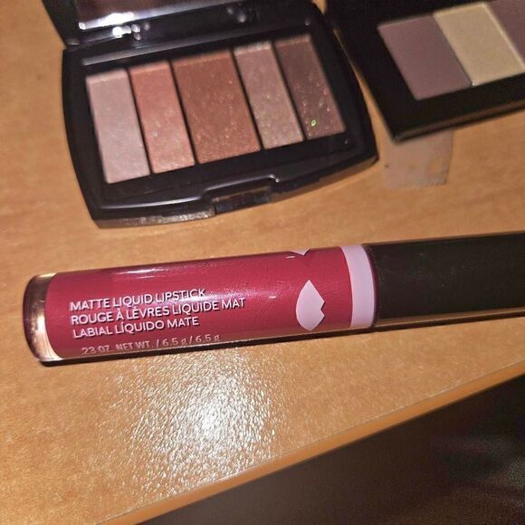 Makeup Lot  - Picture 6 of 9